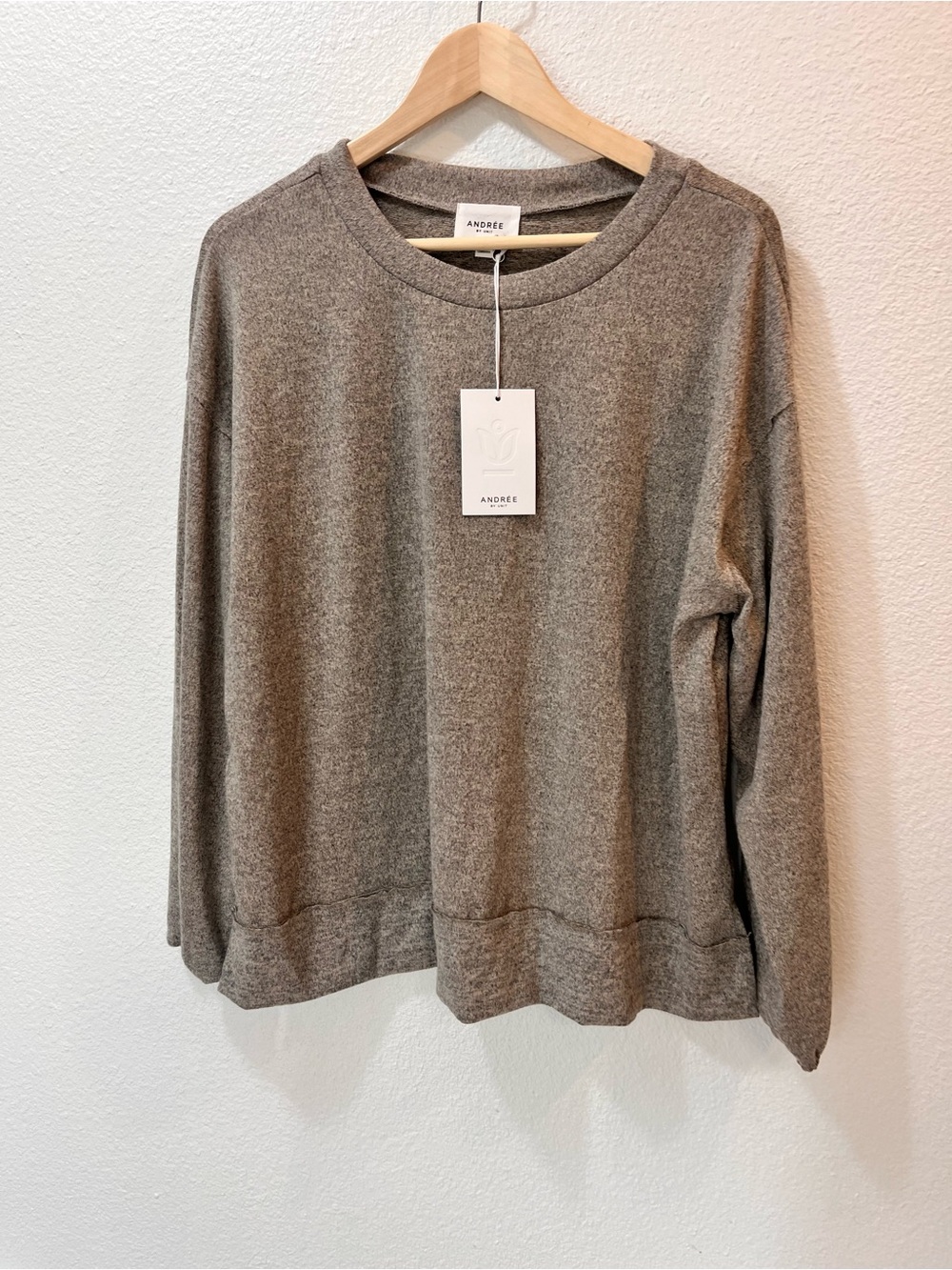 ANDREE BY UNIT Men's Crewneck Sweater in Heather Taupe